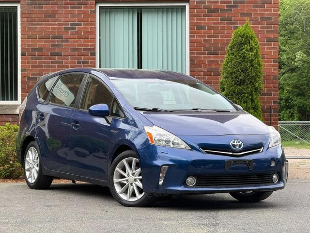 2014 Toyota Prius v Five
