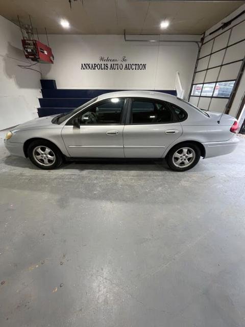 2005 Ford Taurus SE