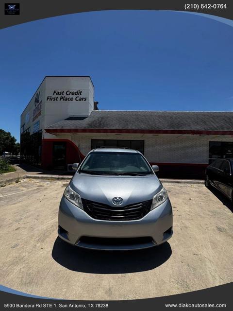 2014 Toyota Sienna LE 8-Passenger