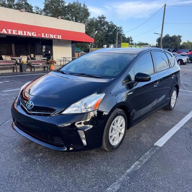 2014 Toyota Prius v Five
