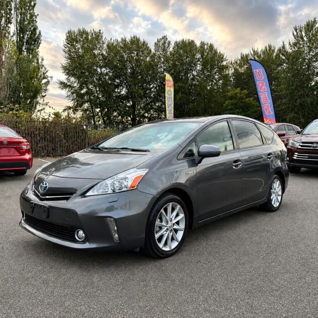2014 Toyota Prius v Five
