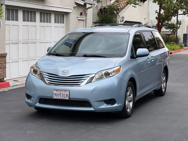 2016 Toyota Sienna LE 8-Passenger
