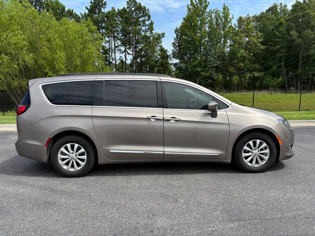 2017 Chrysler Pacifica Touring L FWD