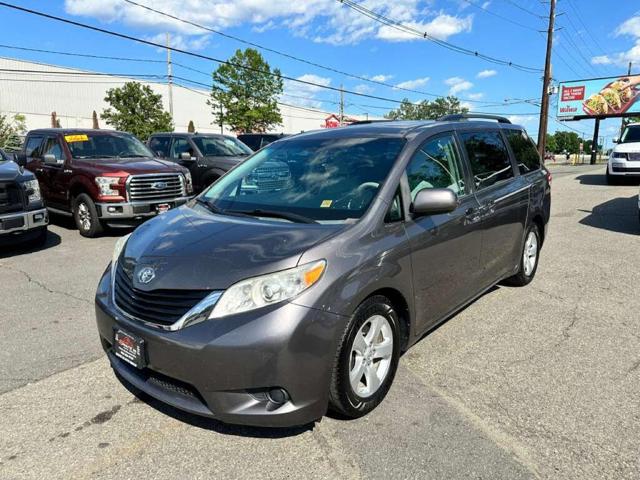 2014 Toyota Sienna LE 8-Passenger