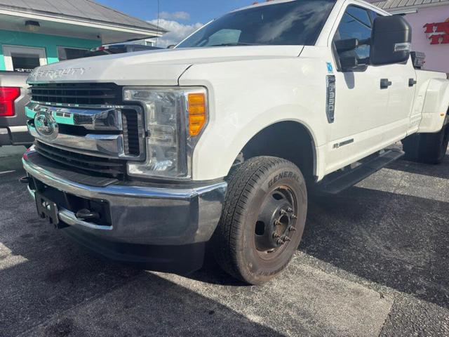 2017 Ford Super Duty F-350 DRW XLT
