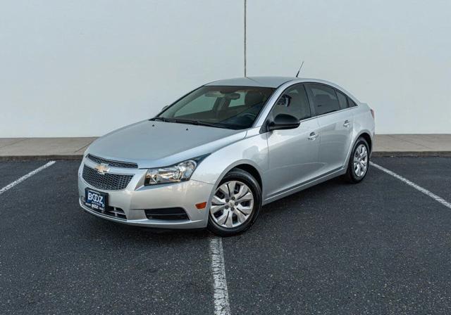 2012 Chevrolet Cruze LS Sedan FWD