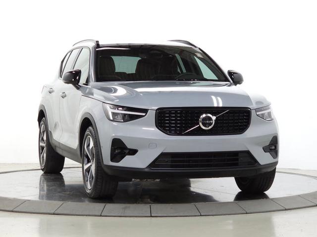 2025 Volvo XC40 B5 Plus Dark Theme AWD