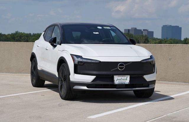 2026 Volvo EX30 Cross Country Twin Ultra