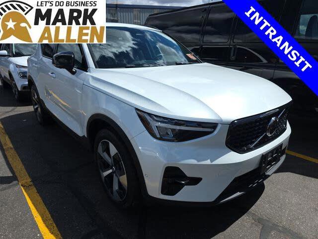2023 Volvo XC40 B4 Ultimate Dark Theme FWD