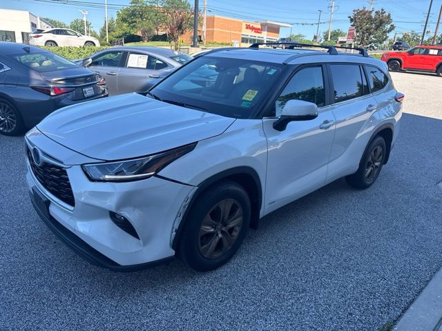 2023 Toyota Highlander Hybrid Bronze Edition