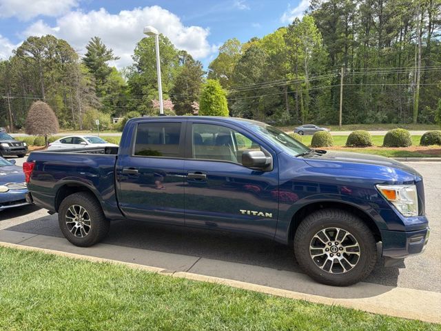 2022 Nissan Titan SV