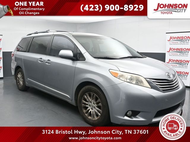 2016 Toyota Sienna XLE 7-Passenger Auto Access Se