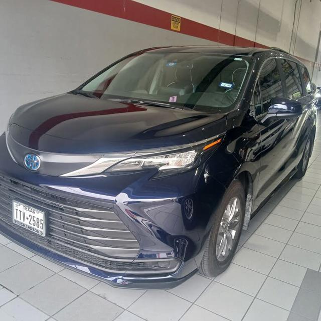 2024 Toyota Sienna LE 8-Passenger FWD