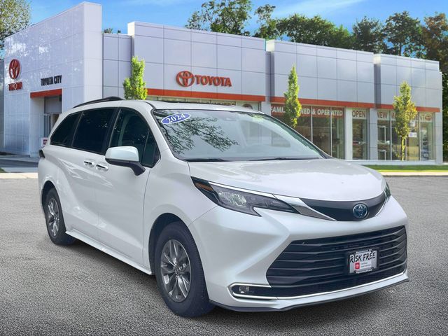 2024 Toyota Sienna XLE 7-Passenger AWD