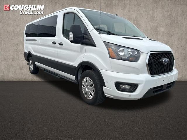 2023 Ford Transit Passenger Wagon 350 XLT Low Roof LB RWD
