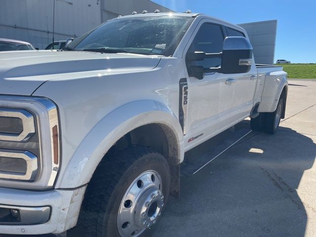 2025 Ford Super Duty F-450 DRW Platinum