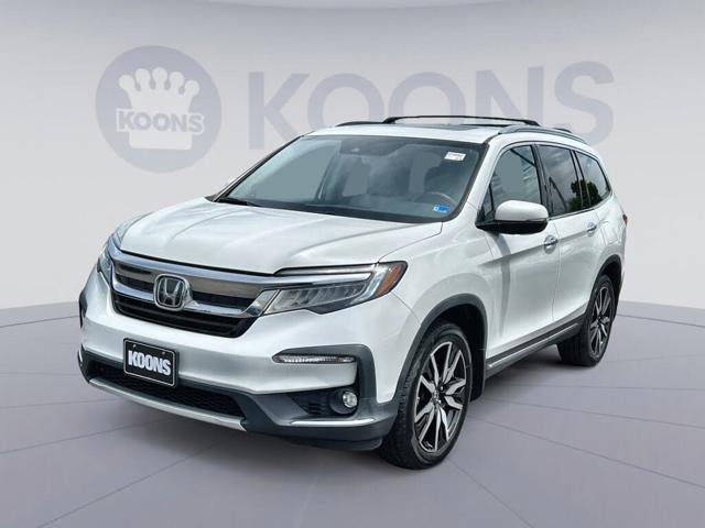 2020 Honda Pilot Touring AWD with Rear Captain'