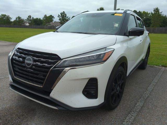 2022 Nissan Kicks SR FWD