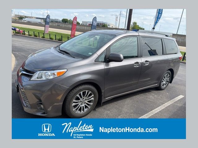 2019 Toyota Sienna XLE 7-Passenger FWD with Auto-