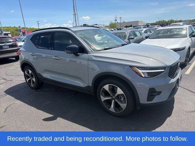 2024 Volvo XC40 B5 Plus Dark Theme AWD