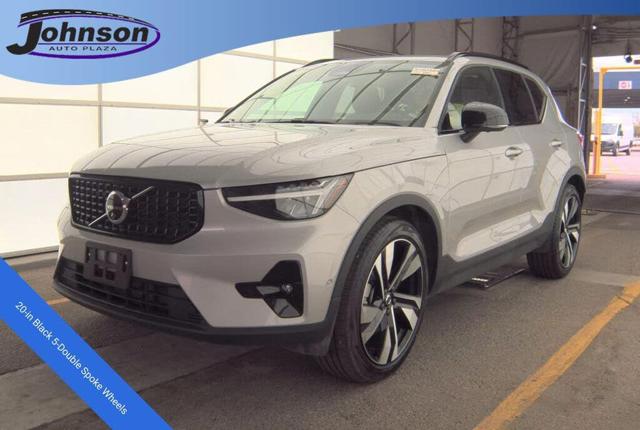 2025 Volvo XC40 B5 Plus Dark Theme
