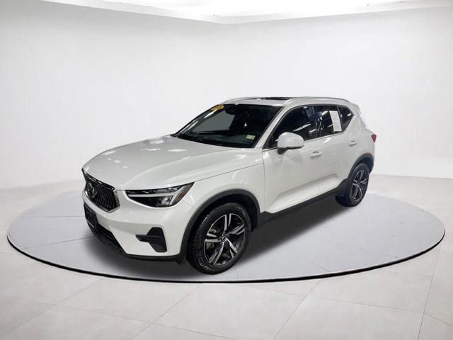 2025 Volvo XC40 B5 Core Bright Theme AWD