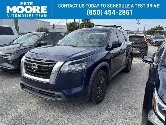 2022 Nissan Pathfinder SV