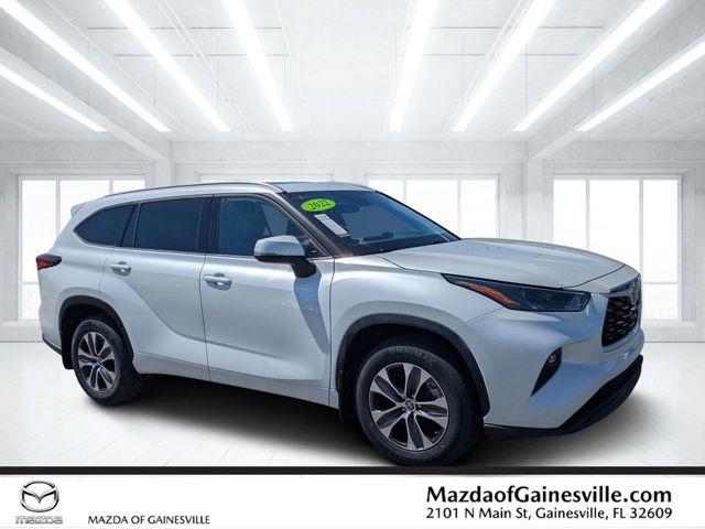 2022 Toyota Highlander XLE AWD