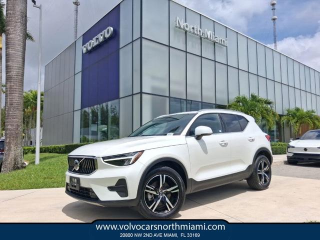 2025 Volvo XC40 B5 Core Bright Theme AWD