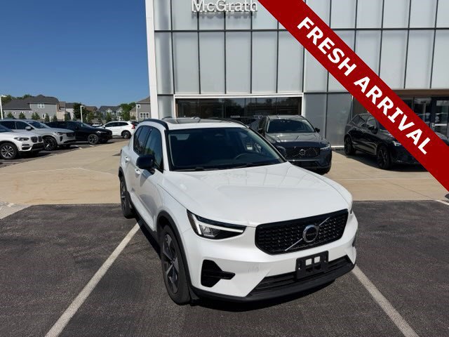 2024 Volvo XC40 B5 Core Bright Theme AWD