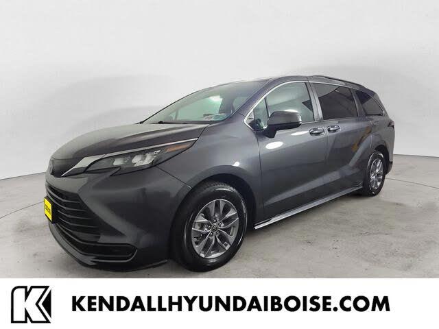 2025 Toyota Sienna LE 8-Passenger