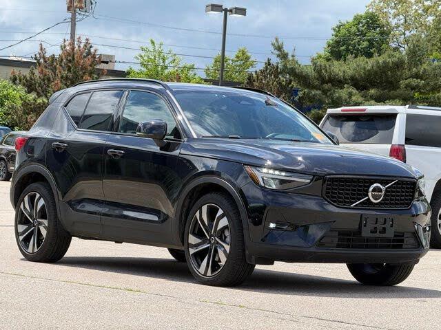 2023 Volvo XC40 B5 Plus Dark Theme AWD