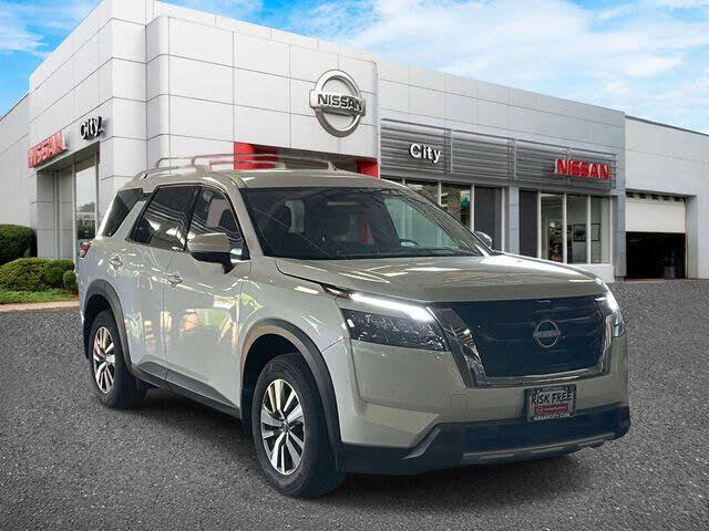 2025 Nissan Pathfinder SL