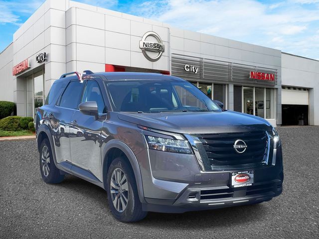 2022 Nissan Pathfinder SV