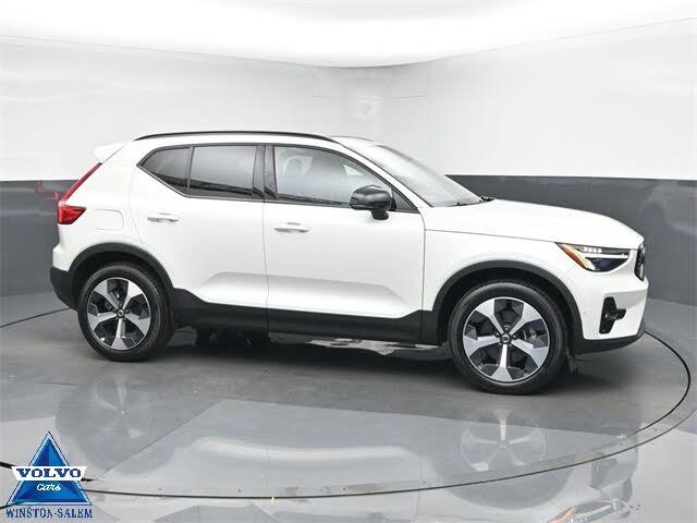 2024 Volvo XC40 B5 Plus Dark Theme AWD