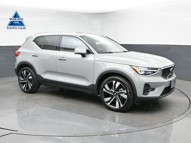 2024 Volvo XC40 B5 Plus Bright Theme AWD