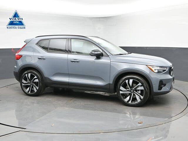 2023 Volvo XC40 B5 Ultimate Dark Theme AWD