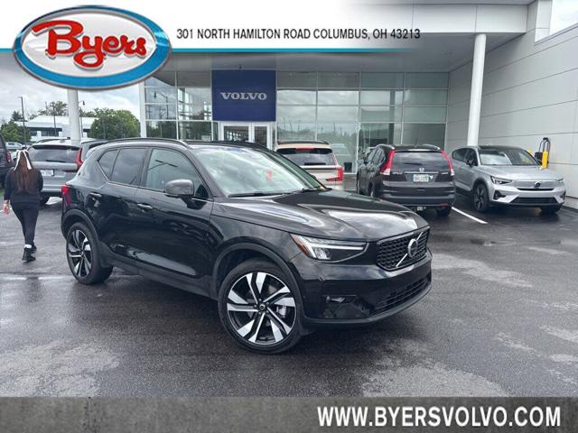 2023 Volvo XC40 B5 Plus Dark Theme AWD