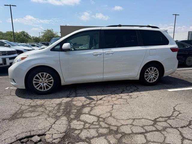 2017 Toyota Sienna XLE 7-Passenger Auto Access Se