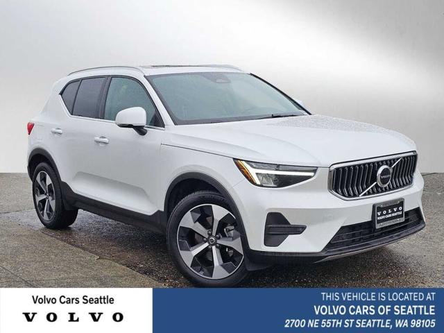 2025 Volvo XC40 B5 Core Bright Theme