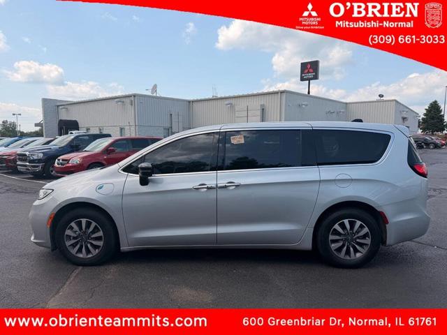 2024 Chrysler Pacifica Hybrid Select