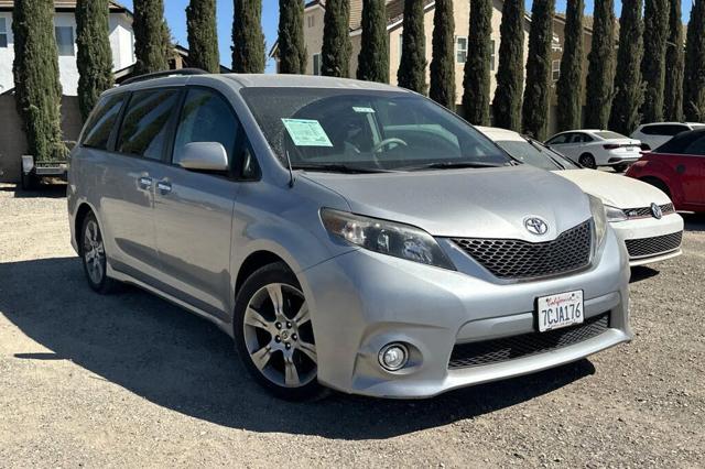 2014 Toyota Sienna SE 8-Passenger