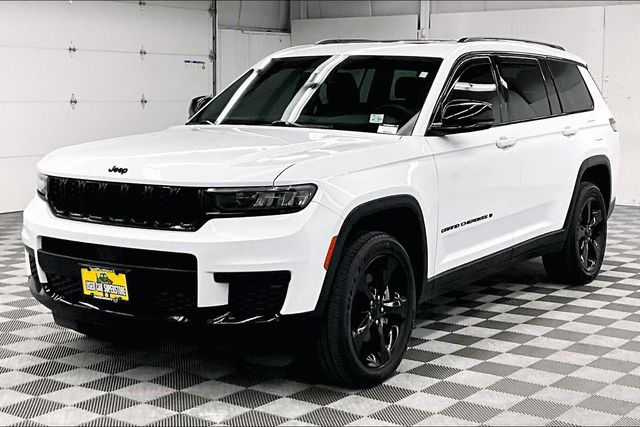 2023 Jeep Grand Cherokee L Altitude — photo 1 of 2