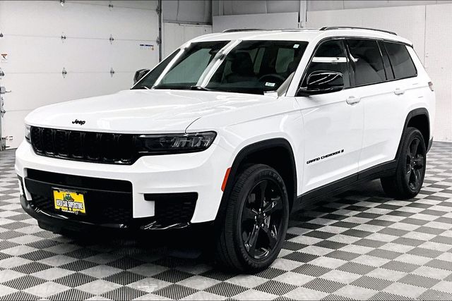 2023 Jeep Grand Cherokee L Altitude — photo 1 of 2