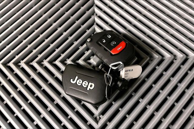 2024 Jeep Wrangler Rubicon — photo 1 of 2