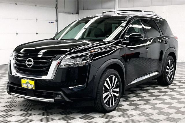 2023 Nissan Pathfinder Platinum — photo 1 of 2