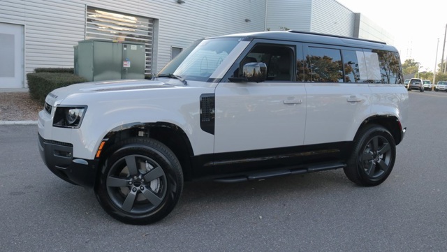 2026 Land Rover Defender 110 P400 X-Dynamic SE AWD
