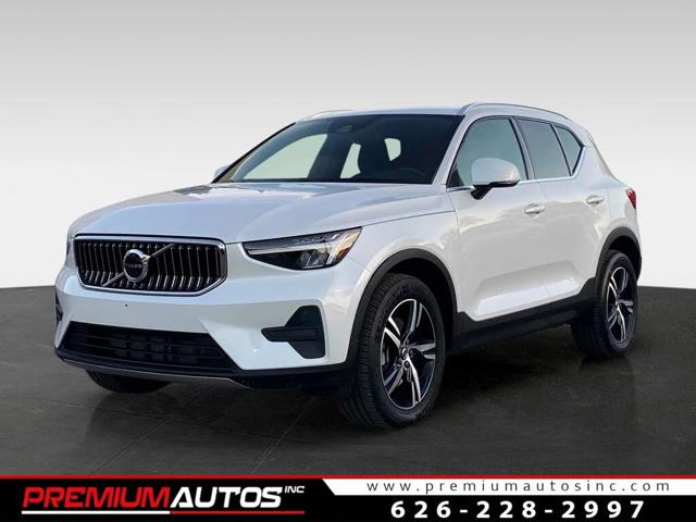 2025 Volvo XC40 B5 Core Bright Theme AWD