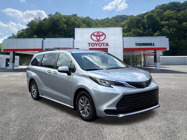 2022 Toyota Sienna LE 8-Passenger AWD
