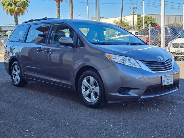 2016 Toyota Sienna LE 8-Passenger